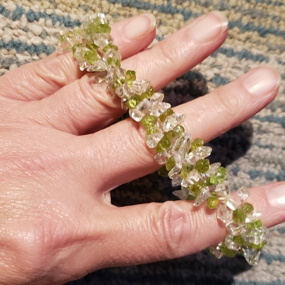 Vintage Chip Style Clear and Green Beaded Stretch Bracelet